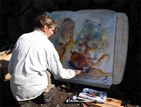 Karin schilderend
